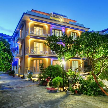Hotel Villa Delibera 瓦拉泽 外观 照片