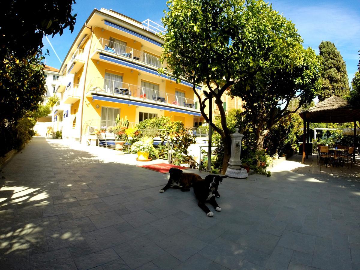 Hotel Villa Delibera 瓦拉泽 外观 照片