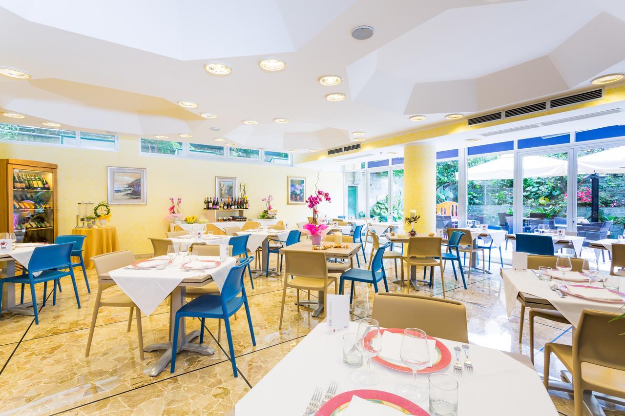 Hotel Villa Delibera 瓦拉泽 外观 照片