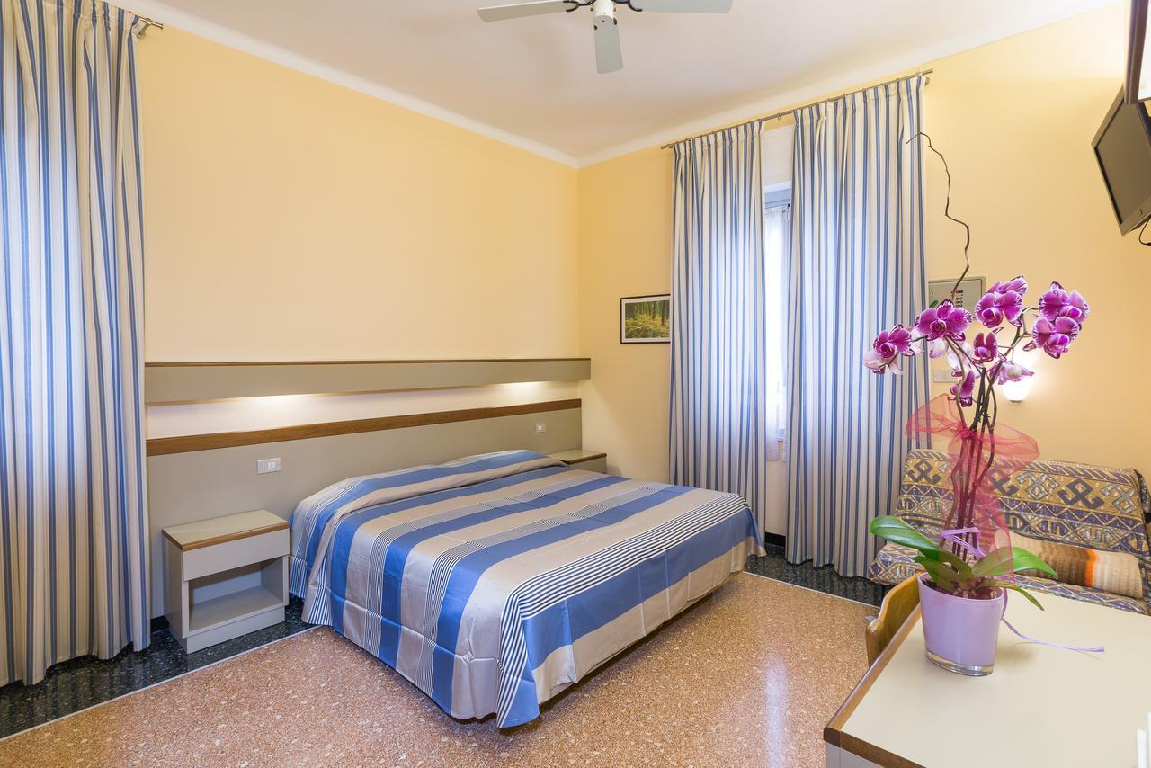 Hotel Villa Delibera 瓦拉泽 外观 照片