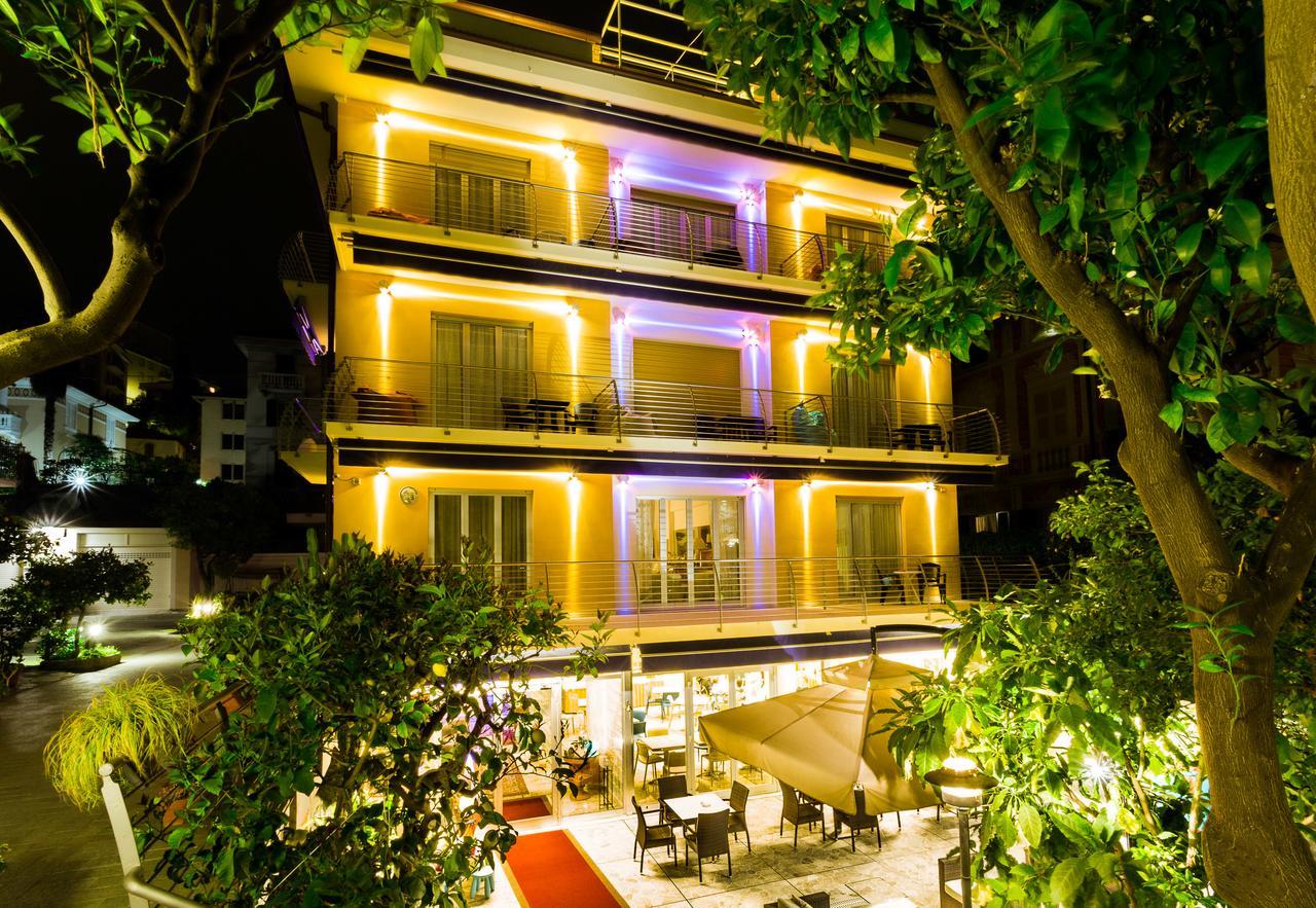 Hotel Villa Delibera 瓦拉泽 外观 照片