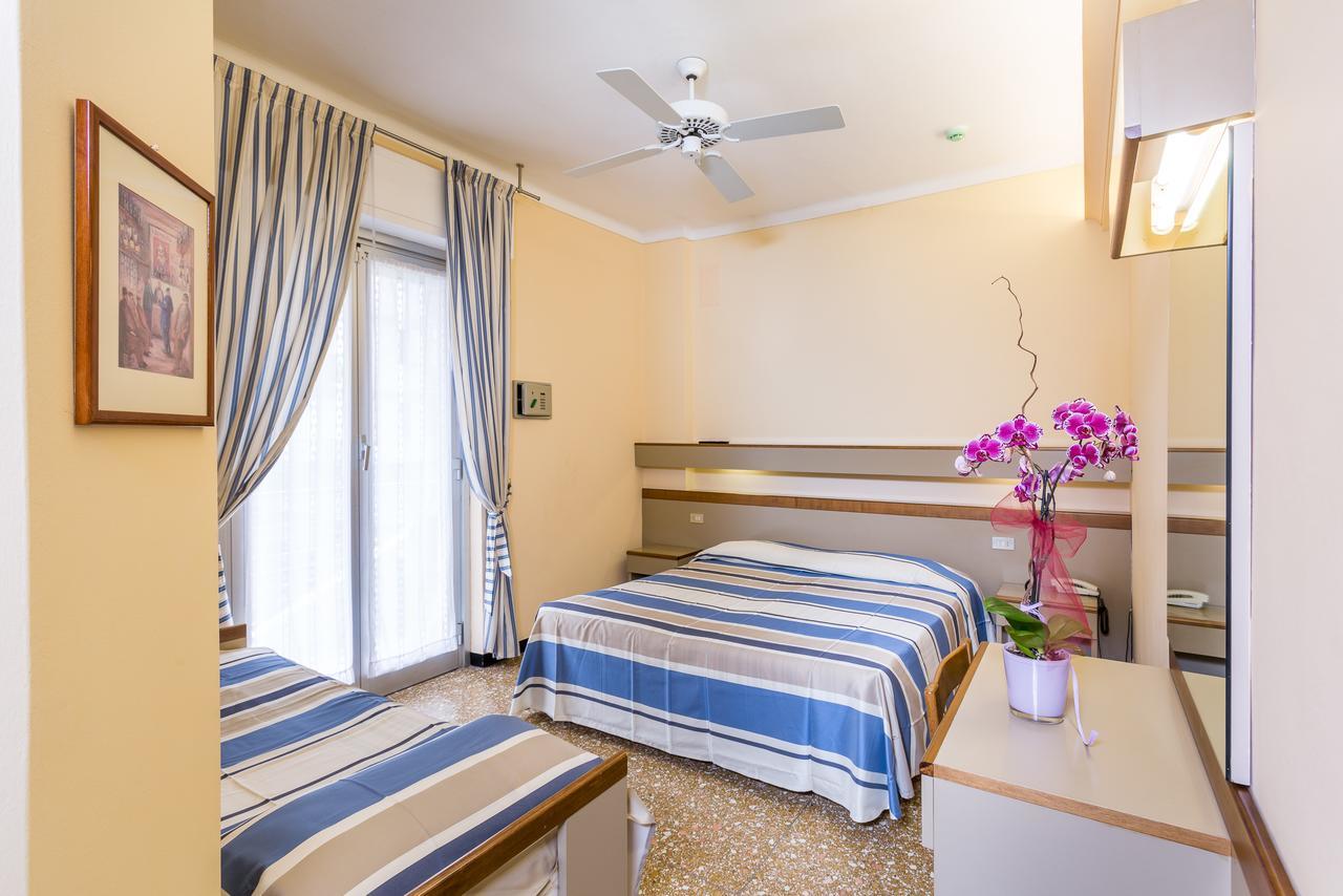 Hotel Villa Delibera 瓦拉泽 客房 照片
