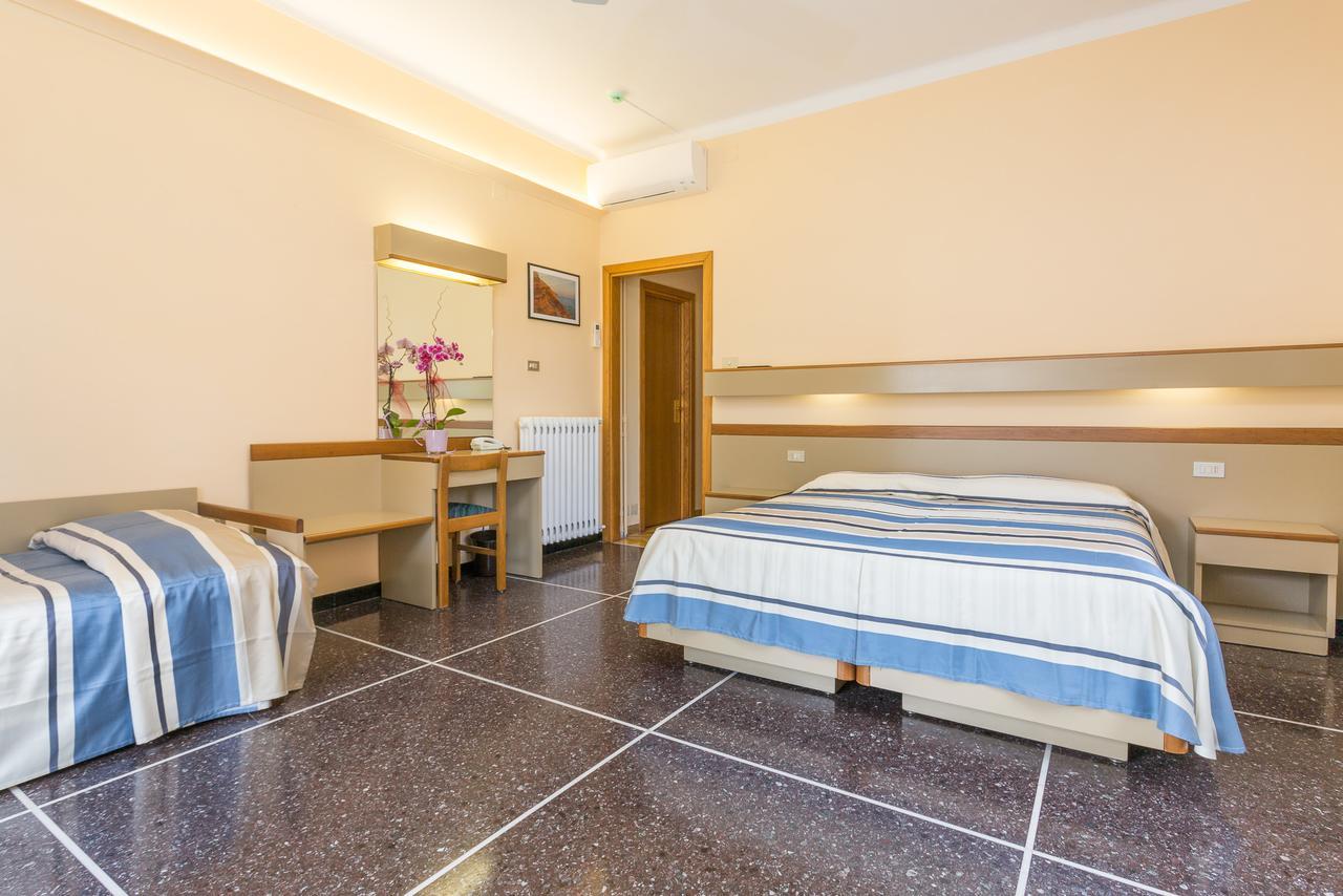 Hotel Villa Delibera 瓦拉泽 外观 照片