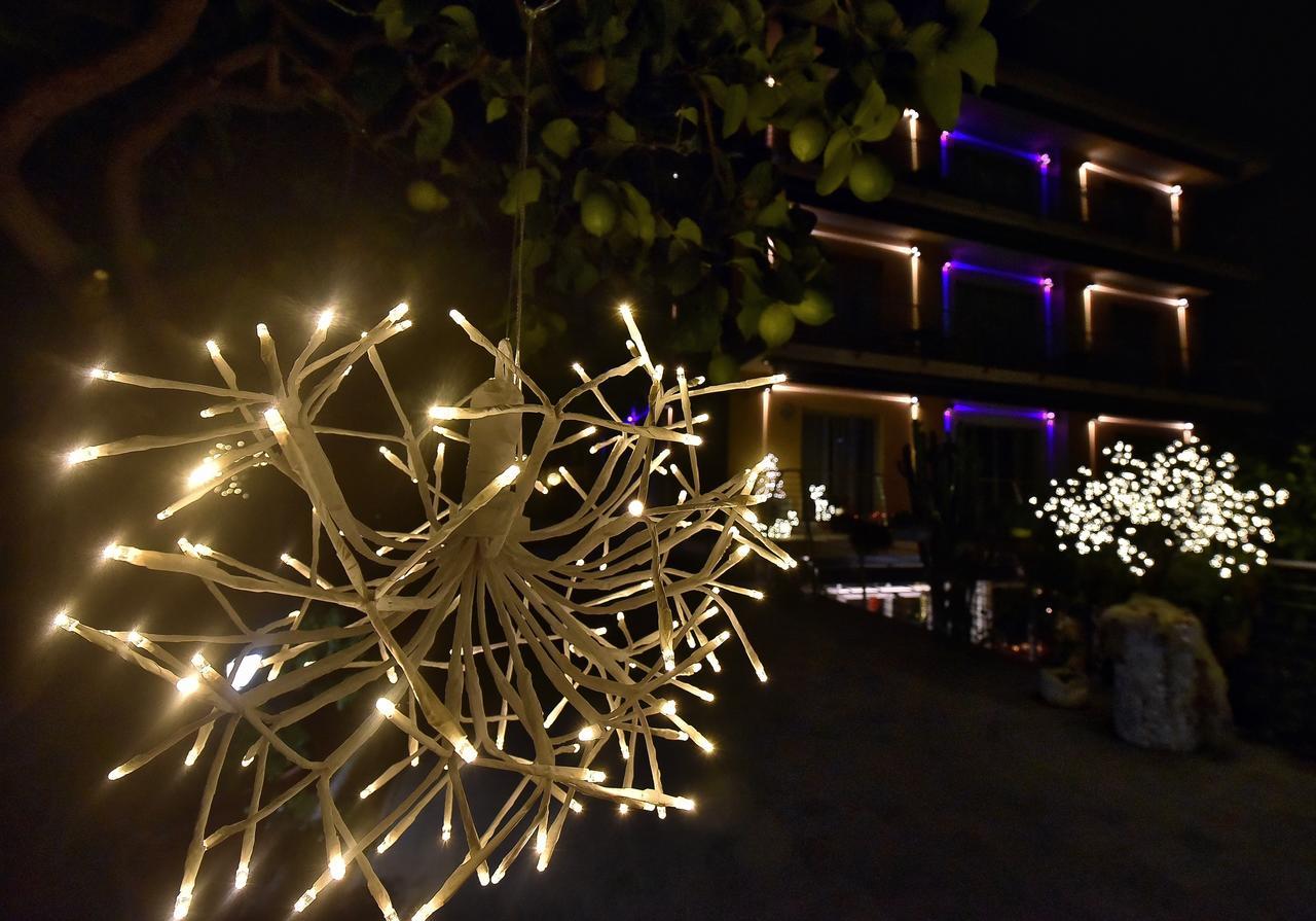 Hotel Villa Delibera 瓦拉泽 外观 照片